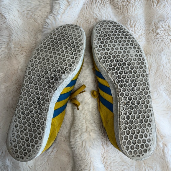 Adidas Gazelle Golden Yellow Sneakers with Blue Stripes Men 9 Women ~11 - Picture 12 of 13